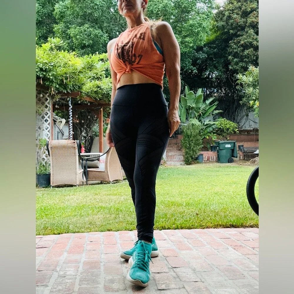 ALO motto Black High-Waist Moto Legging mesh‎ in the leg see pics please